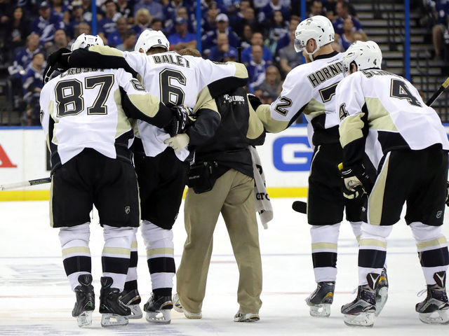 Trevor Daley leaves arena on crutches after Game 4