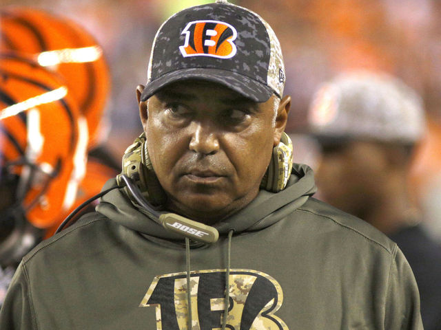 Bengals' Lewis returns to team after brief medical absence