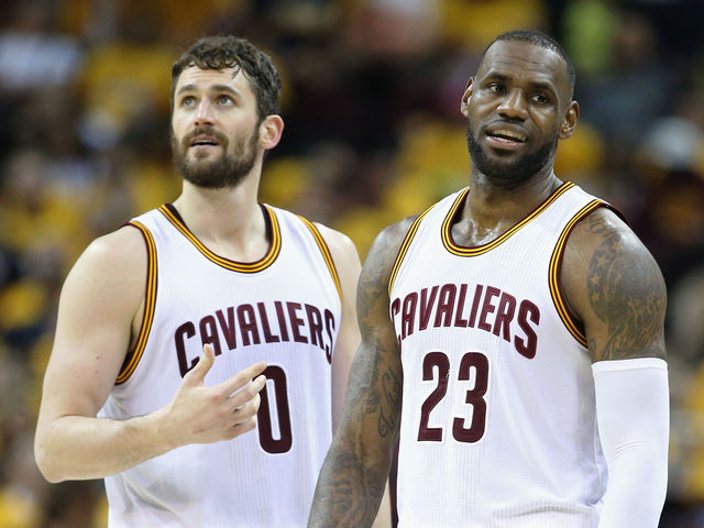 LeBron roasts Kevin Love's shoe game on Twitter