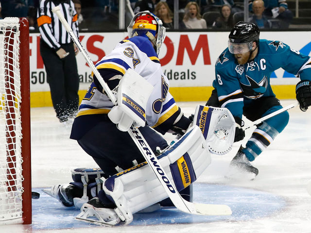 Pavelski sets Sharks playoff scoring record after ridiculous Thornton feed