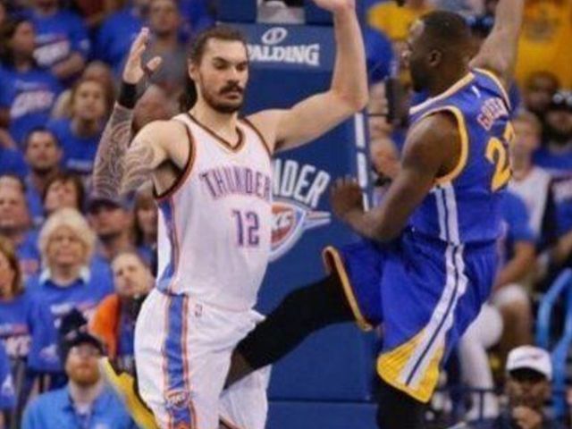 Draymond Green delivers karate kick to Steven Adams' groin