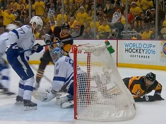 Dumoulin scores buzzer beater in 1st period