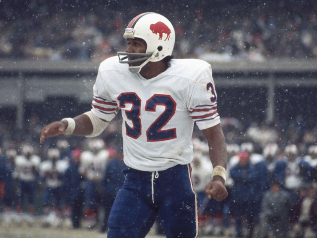Look: O.J. greets trick-or-treaters in Bills jersey