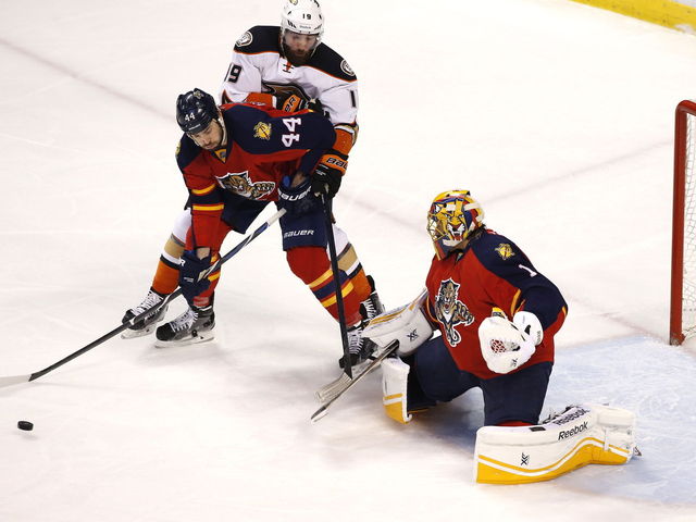 Luongo pays tribute to traded Gudbranson