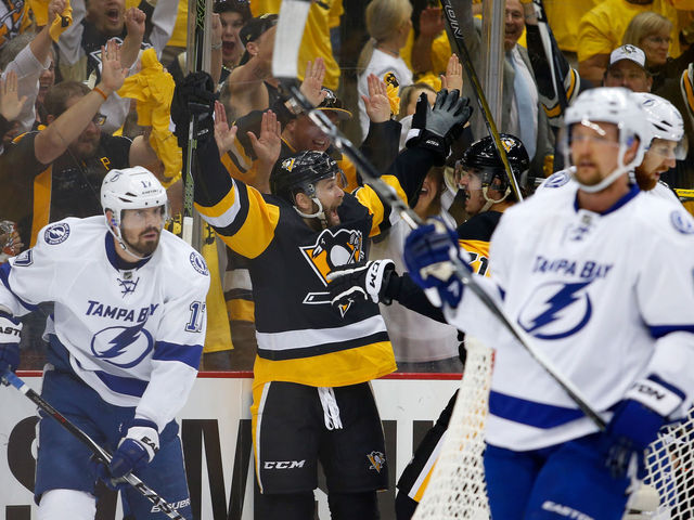 Rust delivers in another series-clinching game