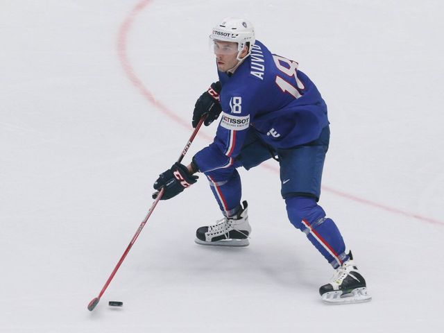 Devils sign French defenseman Auvitu to 1-year contract