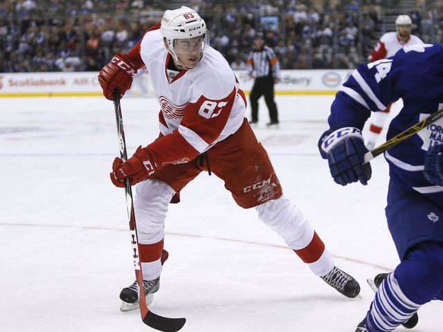 Red Wings sign Tomas Nosek to 2-year contract extension