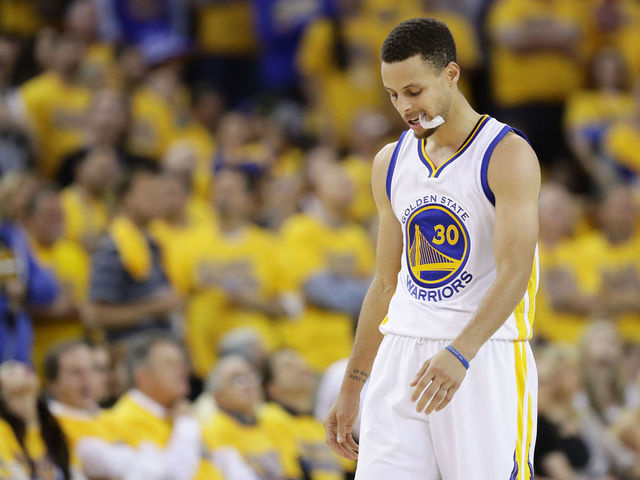 Curry goes scoreless in 1st quarter for 1st time this postseason