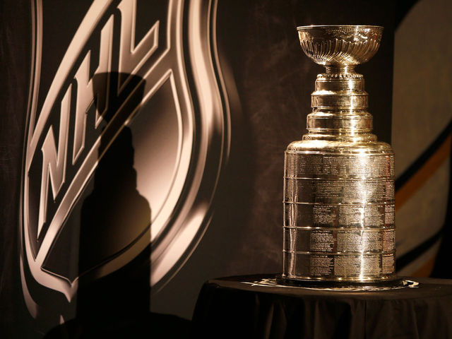 NHL exec: Trade talk stalled because 'too many teams' in playoff hunt