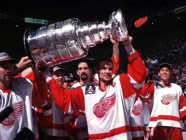 Yzerman: An honor to wear same uniform as Gordie Howe