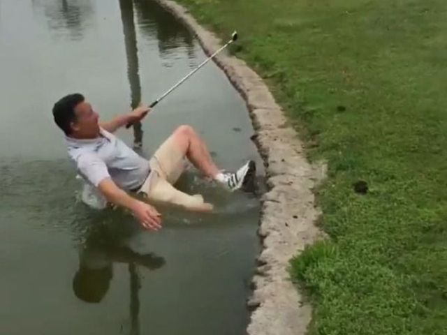 Teemu Selanne posts hilarious video of friend's golf shot gone wrong