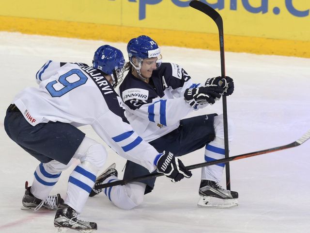 Hurricanes' Peters expects Sebastian Aho to make team next season