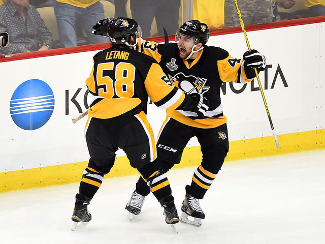 Watch: Sheary scores on set play, sends Penguins to 2-0 series lead