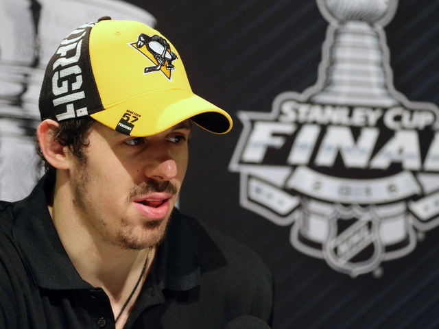 Malkin fathers 7-pound, 1-ounce baby boy