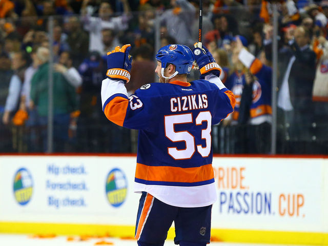 Islanders sign Cizikas to 5-year deal worth reported $16.75M