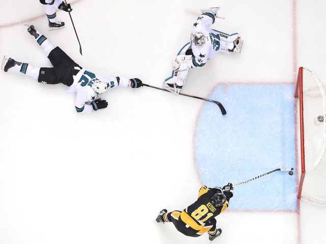 On the Fly, NHL Roundtable: Are the Sharks finished?