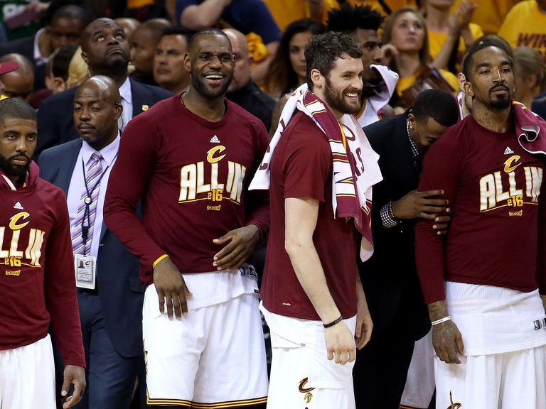 Watch Fan taunts Cavs players outside hotel