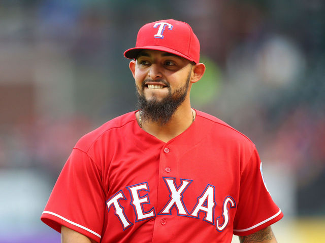 Watch: Rangers' Odor gets standing ovation in return from suspension