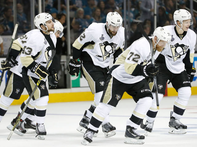 Watch: Penguins' Hornqvist deflects Lovejoy wrister to retake lead