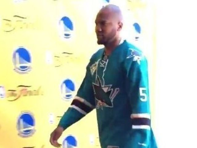 Marreese Speights arrives to NBA Finals in Sharks sweater