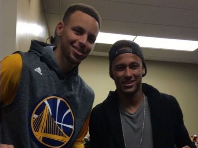 Neymar swaps jerseys with Curry