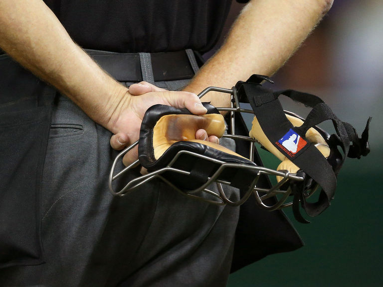 Illinois mayor allegedly breaks umpire's jaw at Little League game