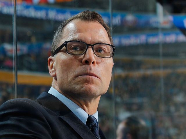 Watch: Devils honor Stevens with video tribute in return to New Jersey