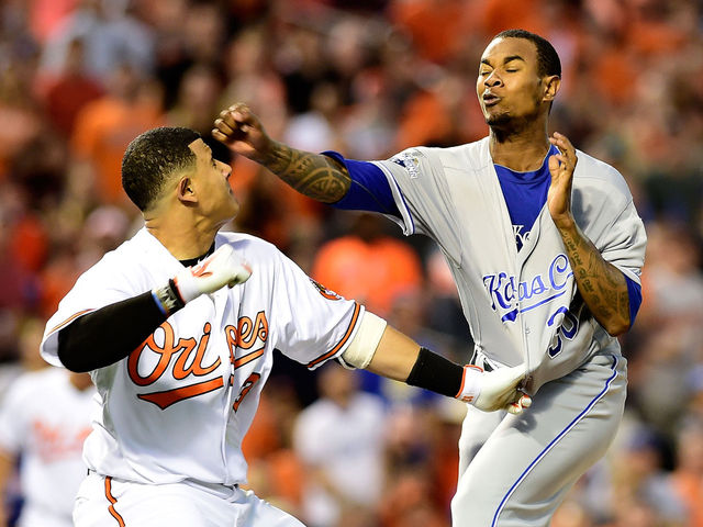 Watch: Machado punches Ventura after HBP, triggers brawl