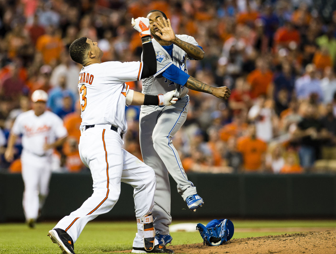 Manny Machado charges mound, punches Yordano Ventura after