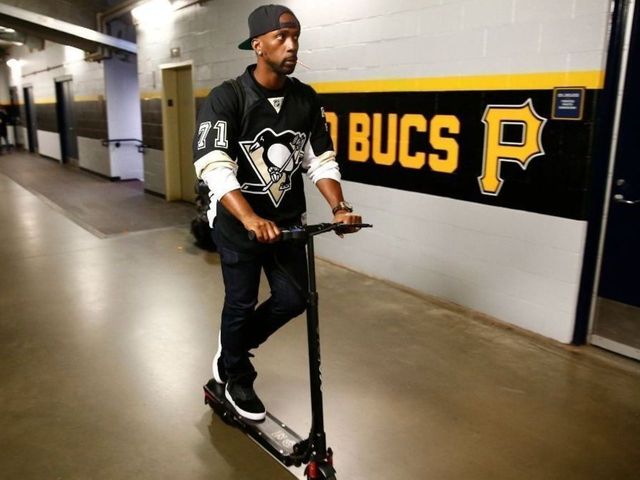 Pirates' dress code for day trip to Denver: Penguins jersey