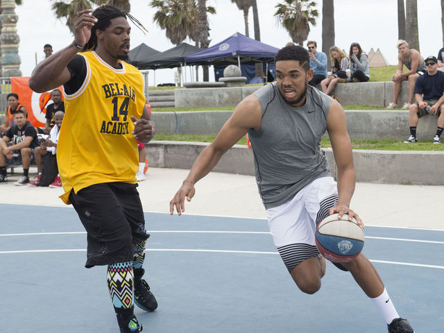 Karl-Anthony Towns takes on top streetballers at Venice Beach
