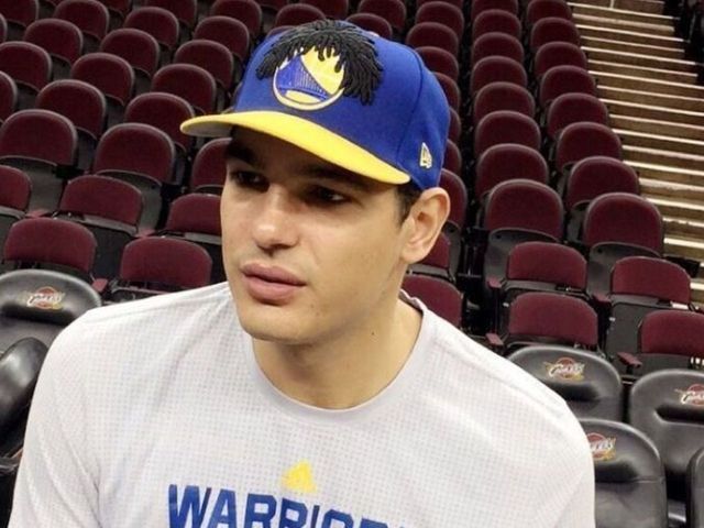 Varejao's hat pays tribute to his own hair