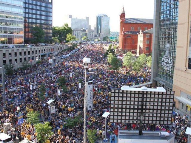 Penguins fans pack streets in anticipation of Pittsburgh's 1st title at home since 1960