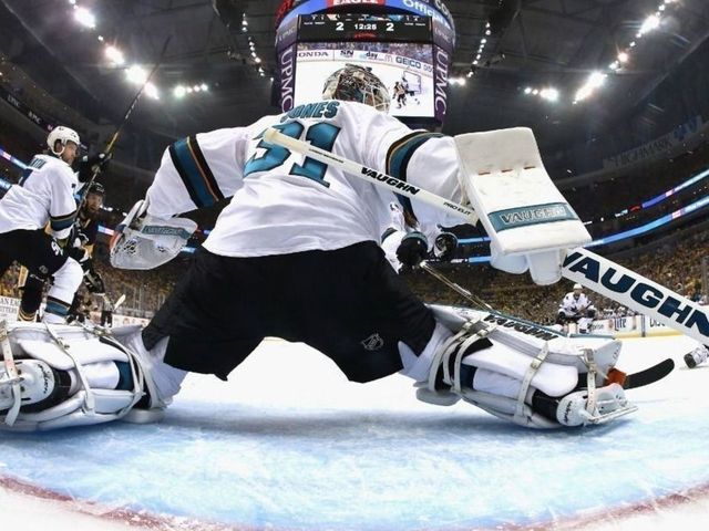 Watch: Martin Jones keeps Sharks alive, robs Bonino with toe save