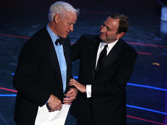 Bettman mourns loss of 'incomparable' Gordie Howe