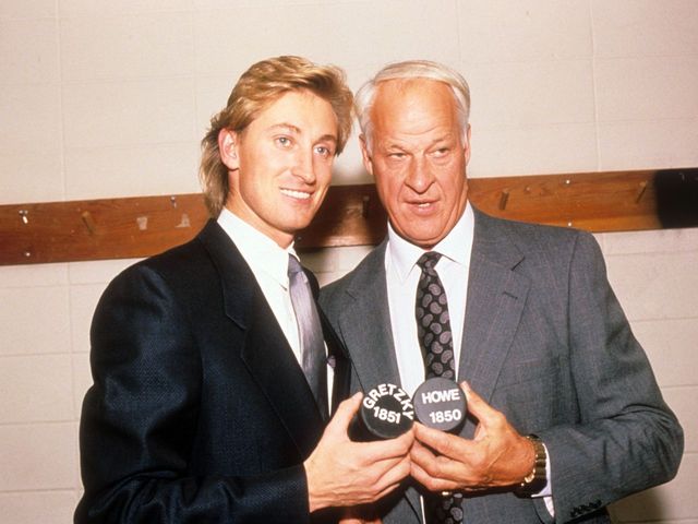 Gretzky advocates for NHL to retire Howe's No. 9