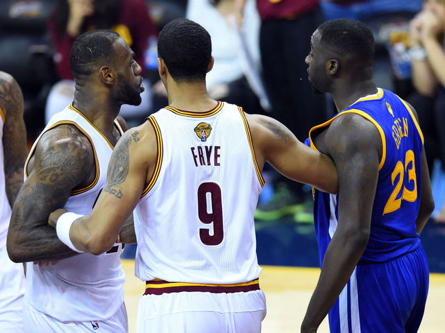 Watch: Draymond appears to hit LeBron in groin