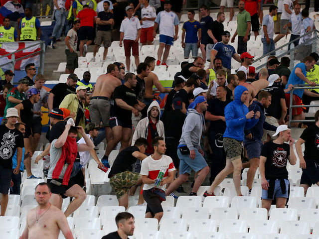 Russia fans charge England supporters, capping day marred by violence