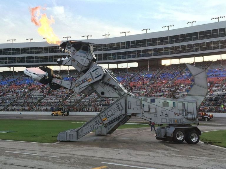 Robosaurus puts on a show during rain delay at IndyCar race | theScore.com