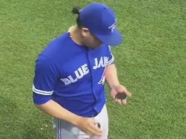 Osuna gets bullpen dip from generous fan