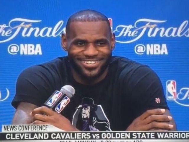 LeBron laughs off Klay's subtle shade, takes the 'high road'