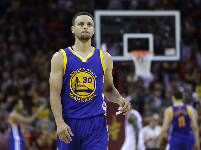 Watch: Curry applauds Kaepernick for standing up for his beliefs