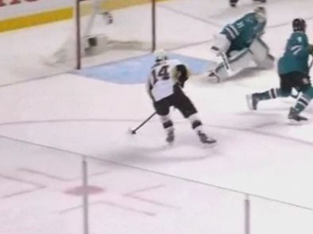 Kunitz inexplicably passes up open net