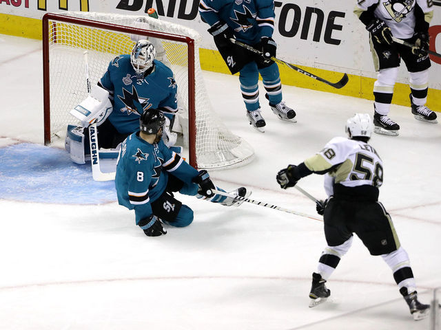 Kris Letang buries Sidney Crosby feed to give Penguins the lead