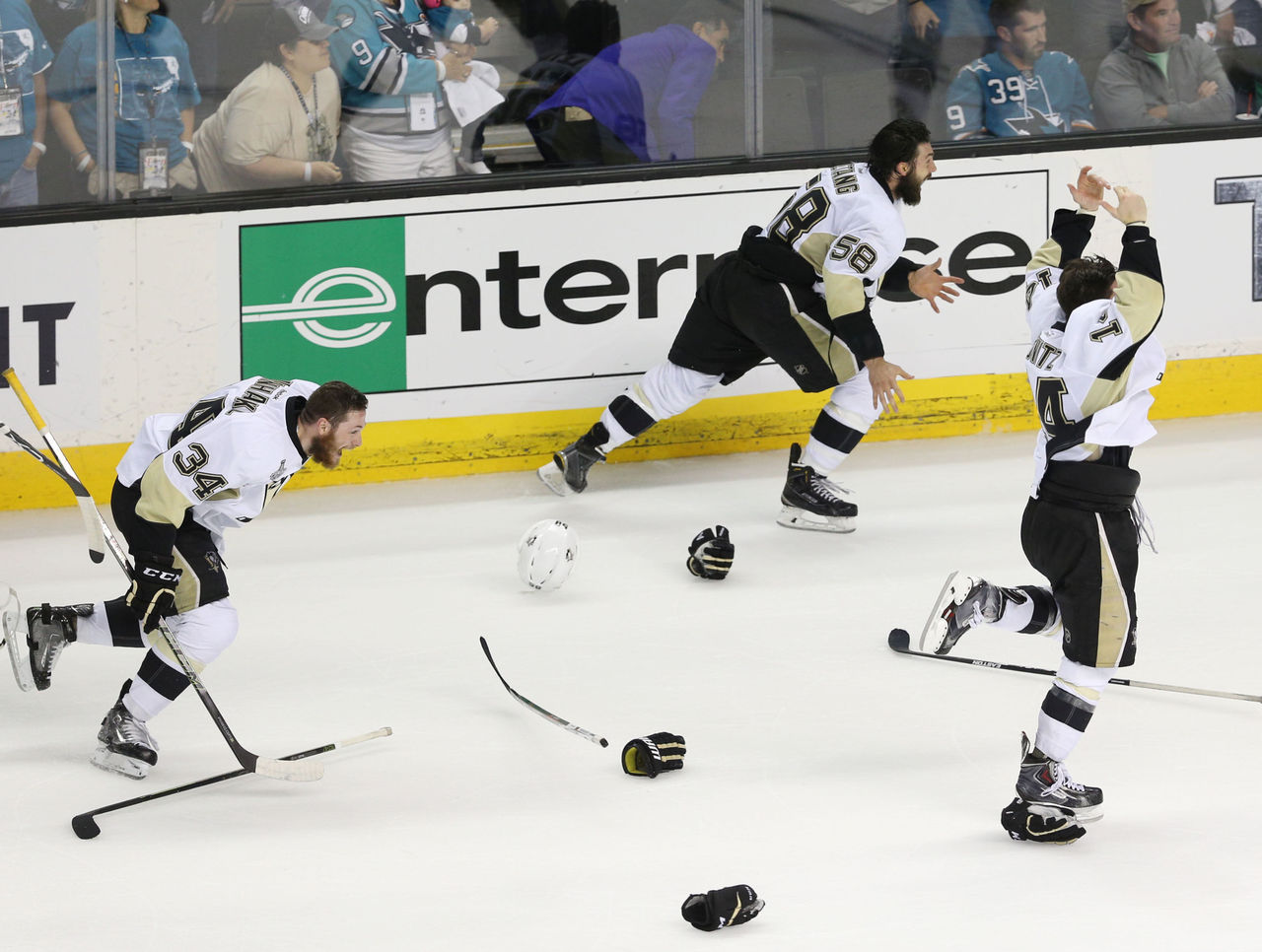 Penguins players celebrate Stanley Cup with adorable photos of kids in the  trophy