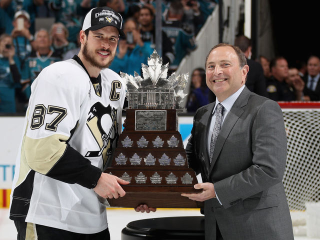 Sidney Crosby wins Conn Smythe Trophy