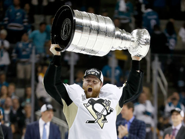 Report: Kessel undergoes hand surgery, played through injury in playoffs