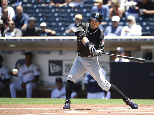 Ichiro passes Pete Rose for most professional hits