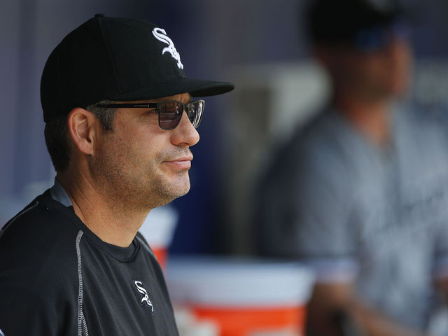 Report: White Sox to replace Ventura with bench coach Renteria