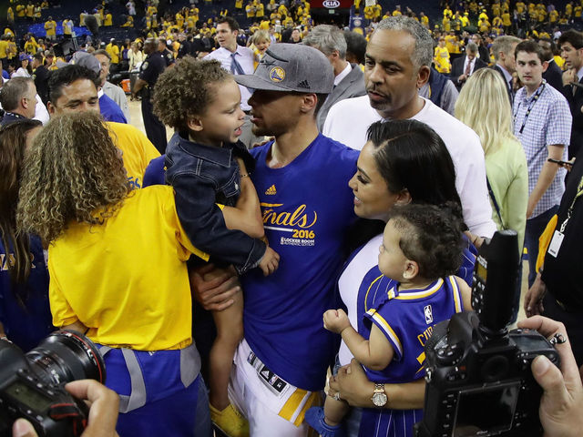 Warriors players' families delayed entry into Quicken Loans Arena for Game 6